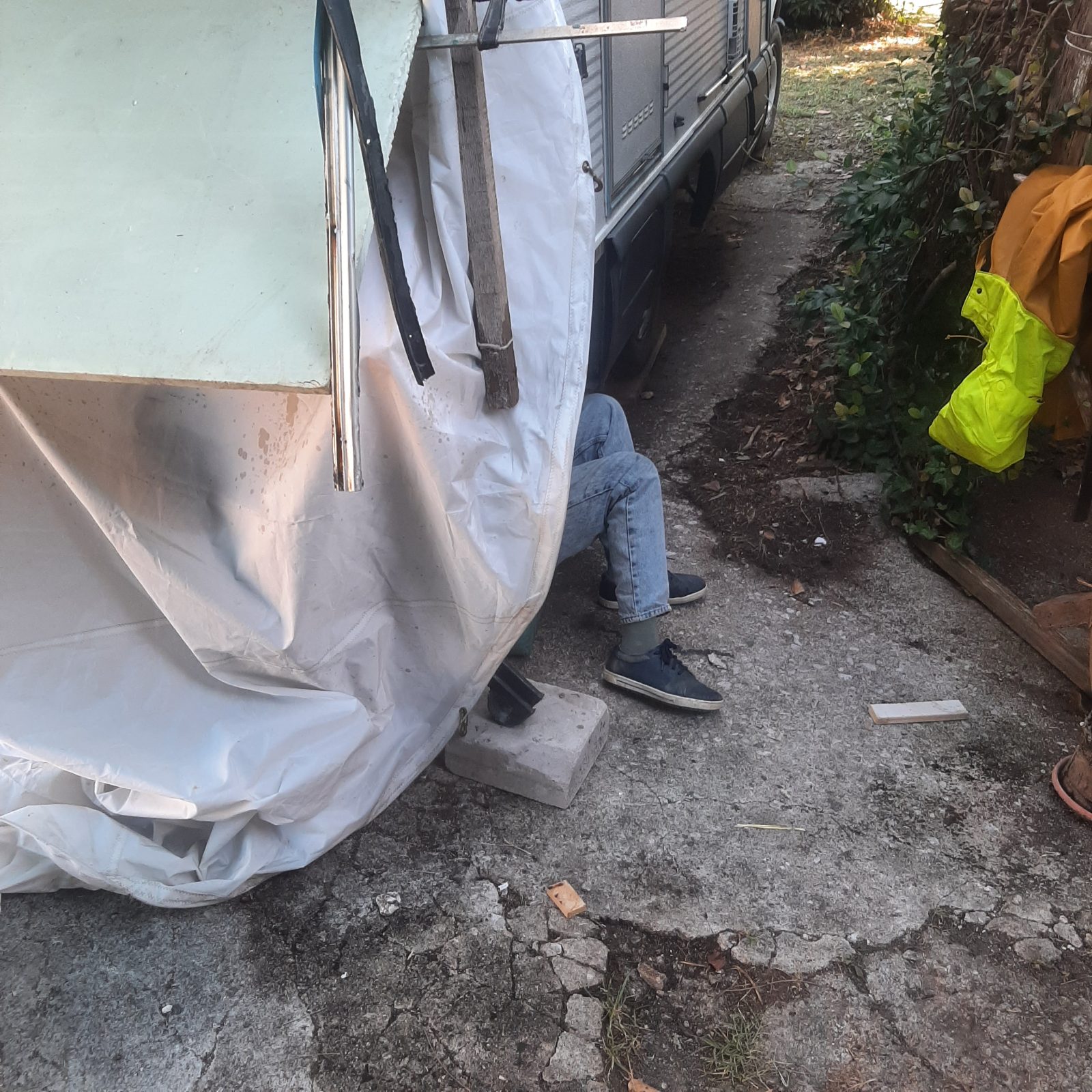 Un nuovo giorno si è concluso — Cantiere · vita in camper, diario di Diario di Uasi