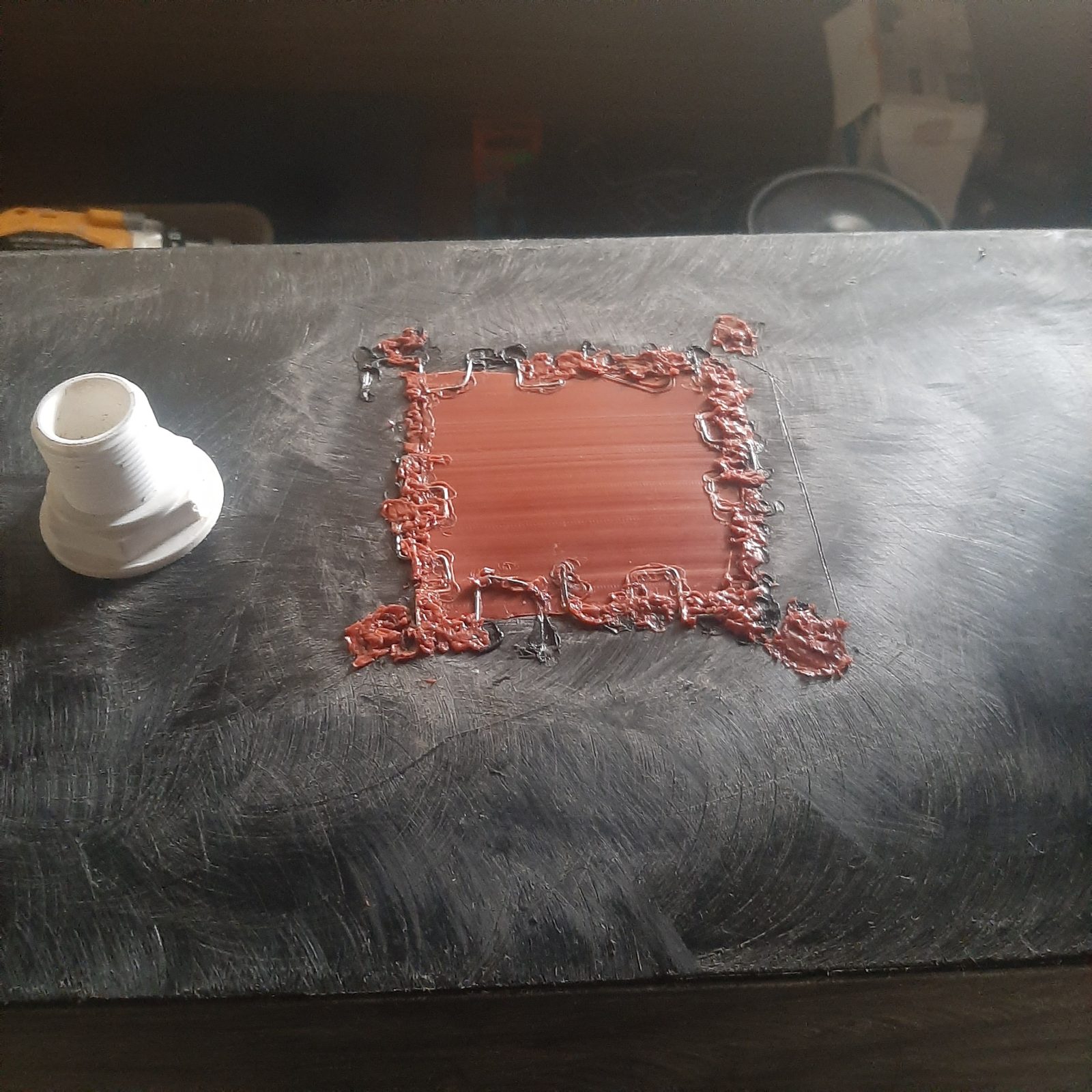 Tutorial · Saldatura della plastica e riconversione della tanica · Il fertilizzante azotato fai-da-te — Cantiere · vita in camper, diario di Diario di Uasi