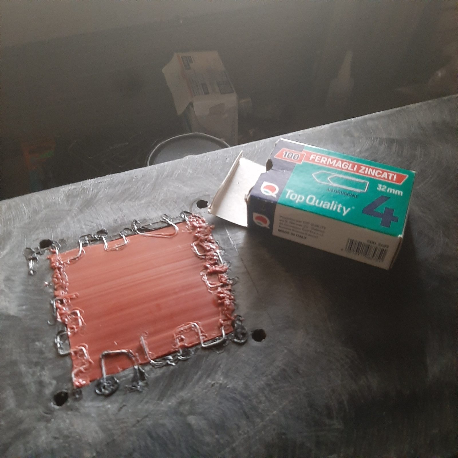 Tutorial · Saldatura della plastica e riconversione della tanica · Il fertilizzante azotato fai-da-te — Cantiere · vita in camper, diario di Diario di Uasi