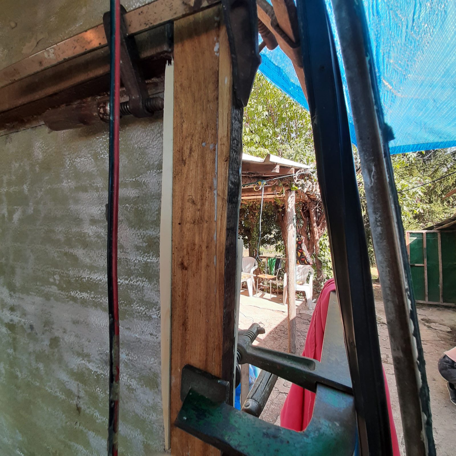 Finalmente Uasi ha un pavimento — Cantiere · vita in camper, diario di Diario di Uasi